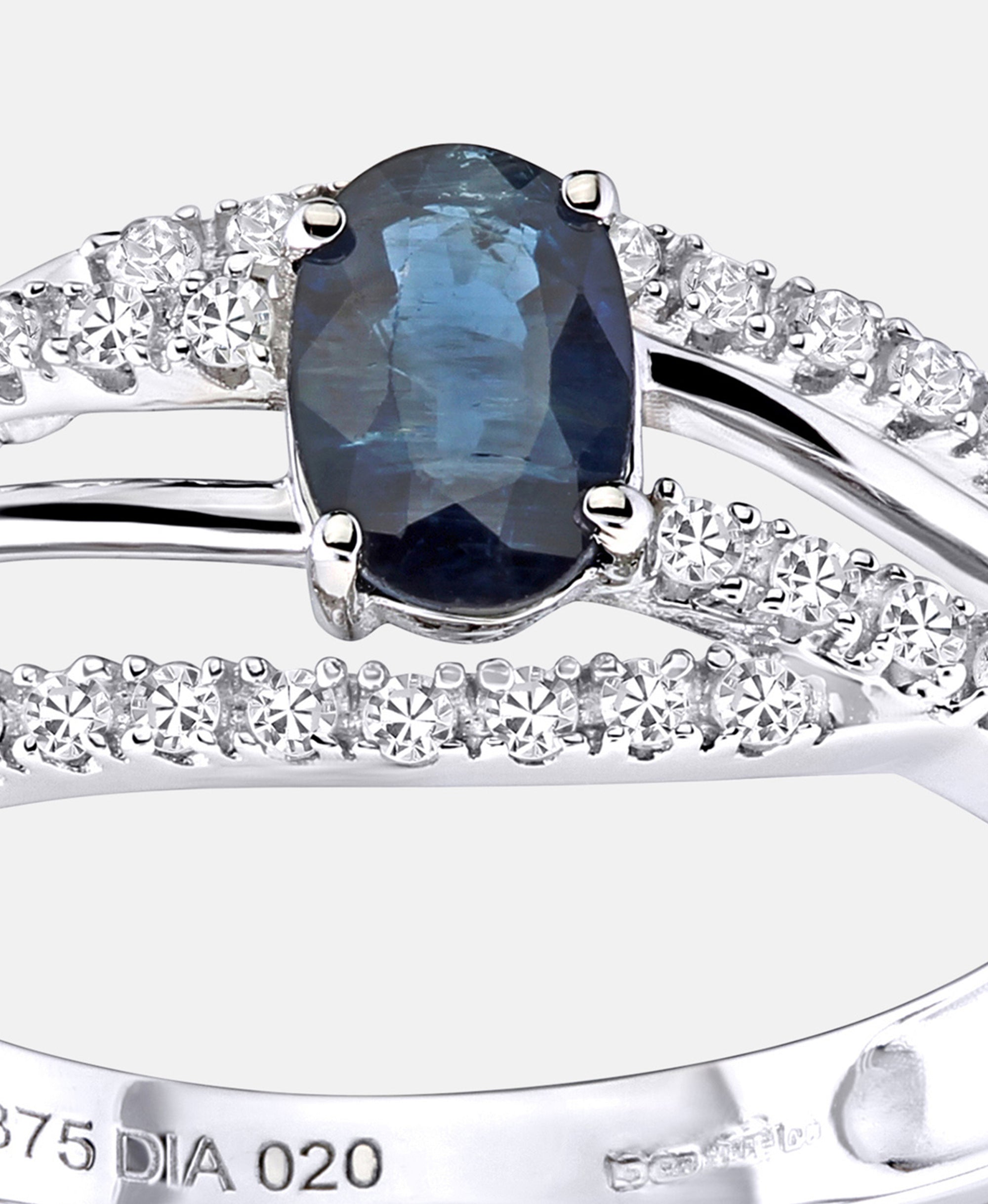 Ring aus 375 Weißgold mit Diamant mit Saphir
