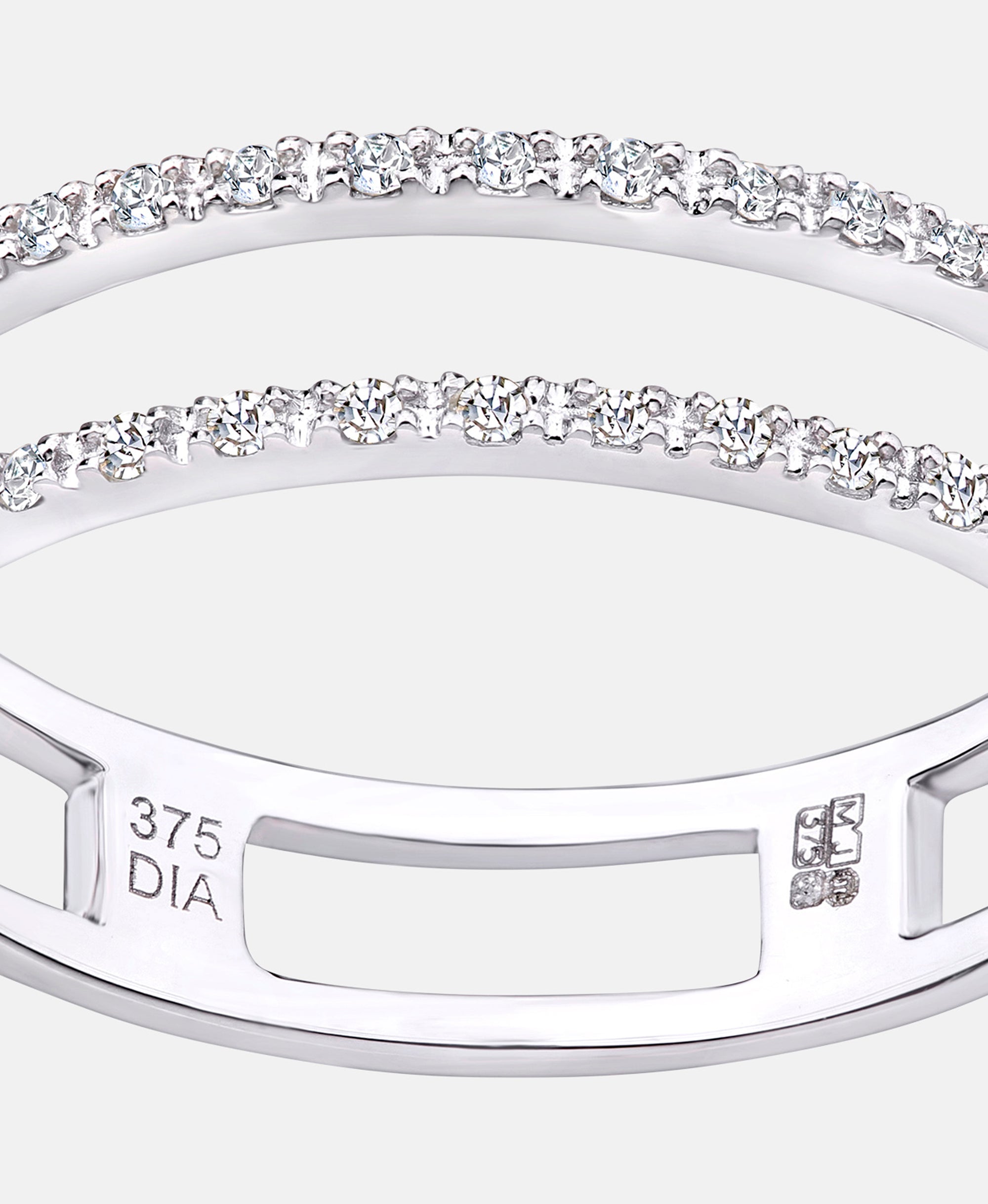 Ring aus 375 Weißgold mit Diamant