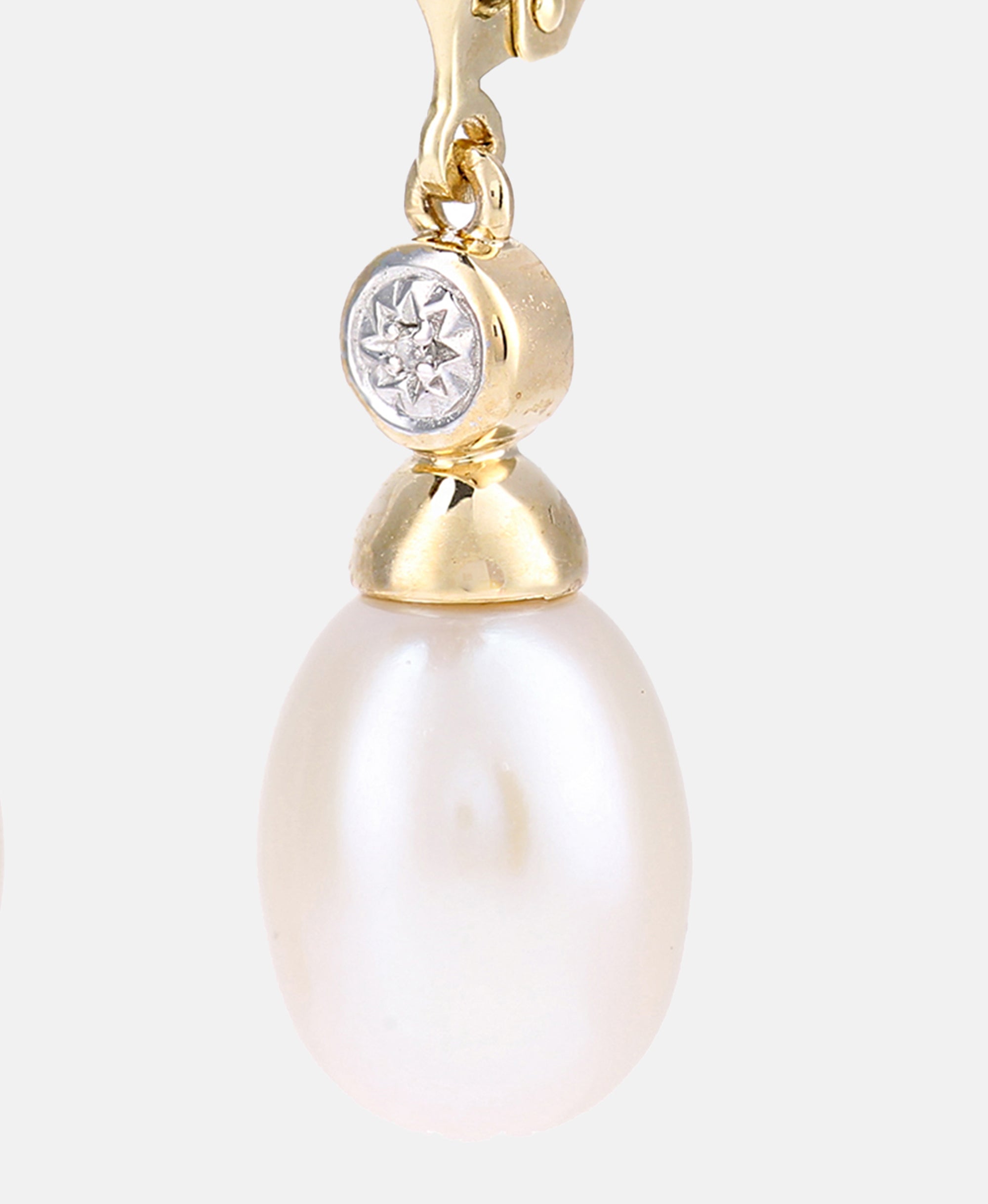Ohrhänger aus 375 Gelbgold mit Diamant mit Perle