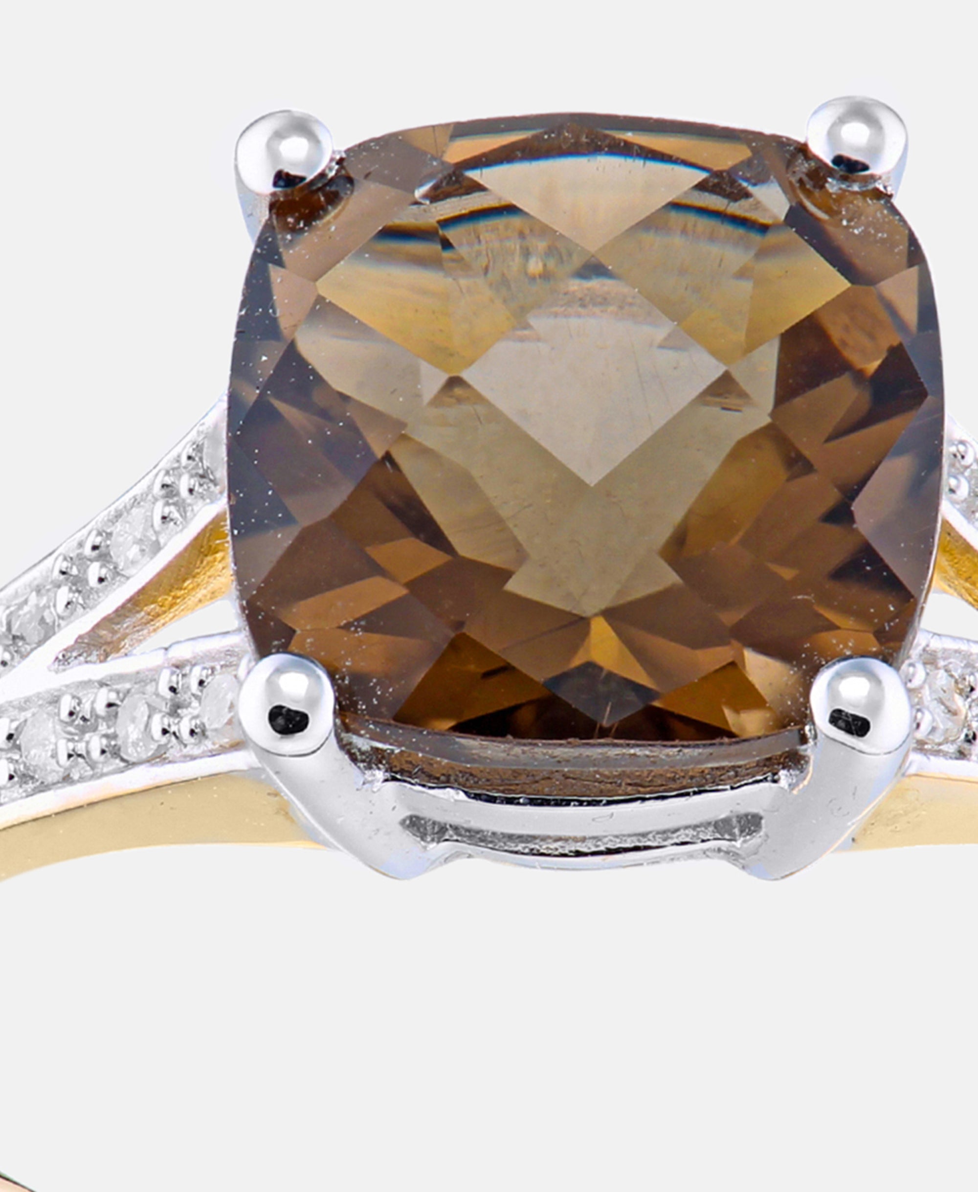 Ring aus 375 Gelbgold mit Diamant