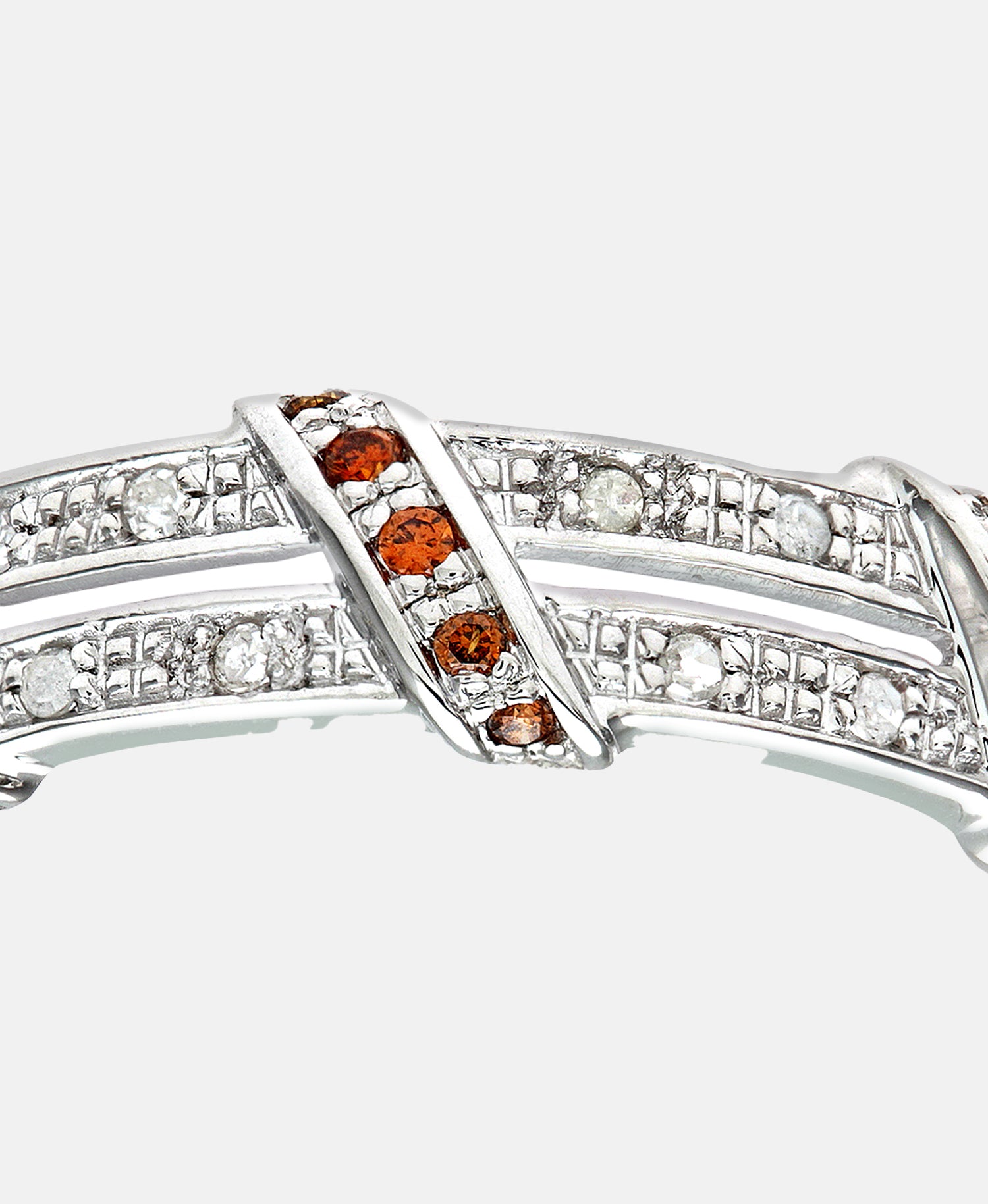 Eternity-Ring aus 375 Weißgold mit Diamant gedreht