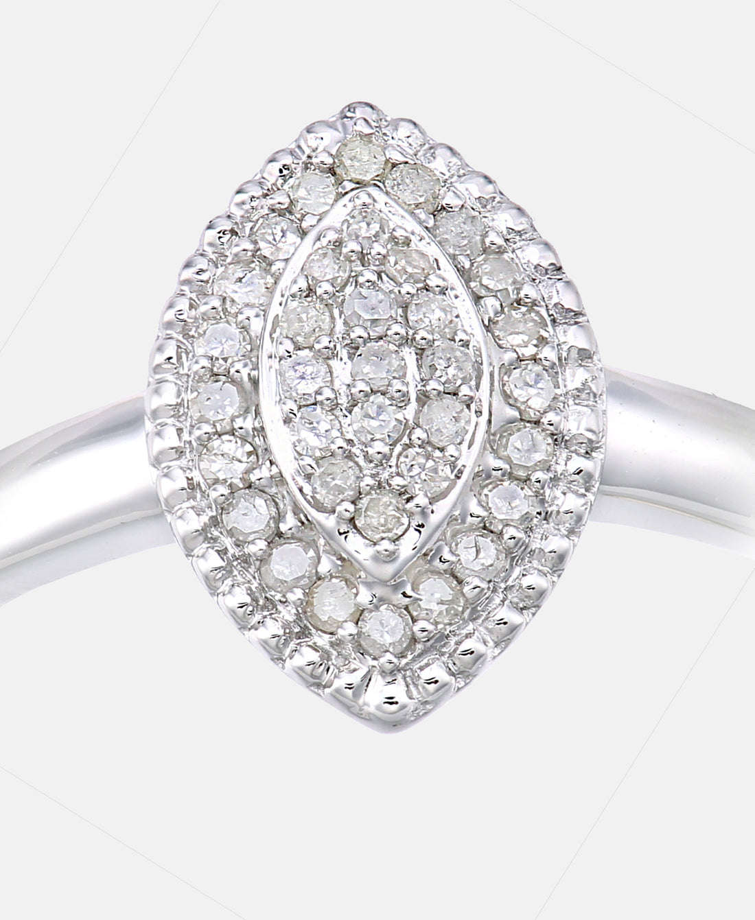 Cluster-Ring aus 375 Weißgold mit 0.16 Karat Diamant