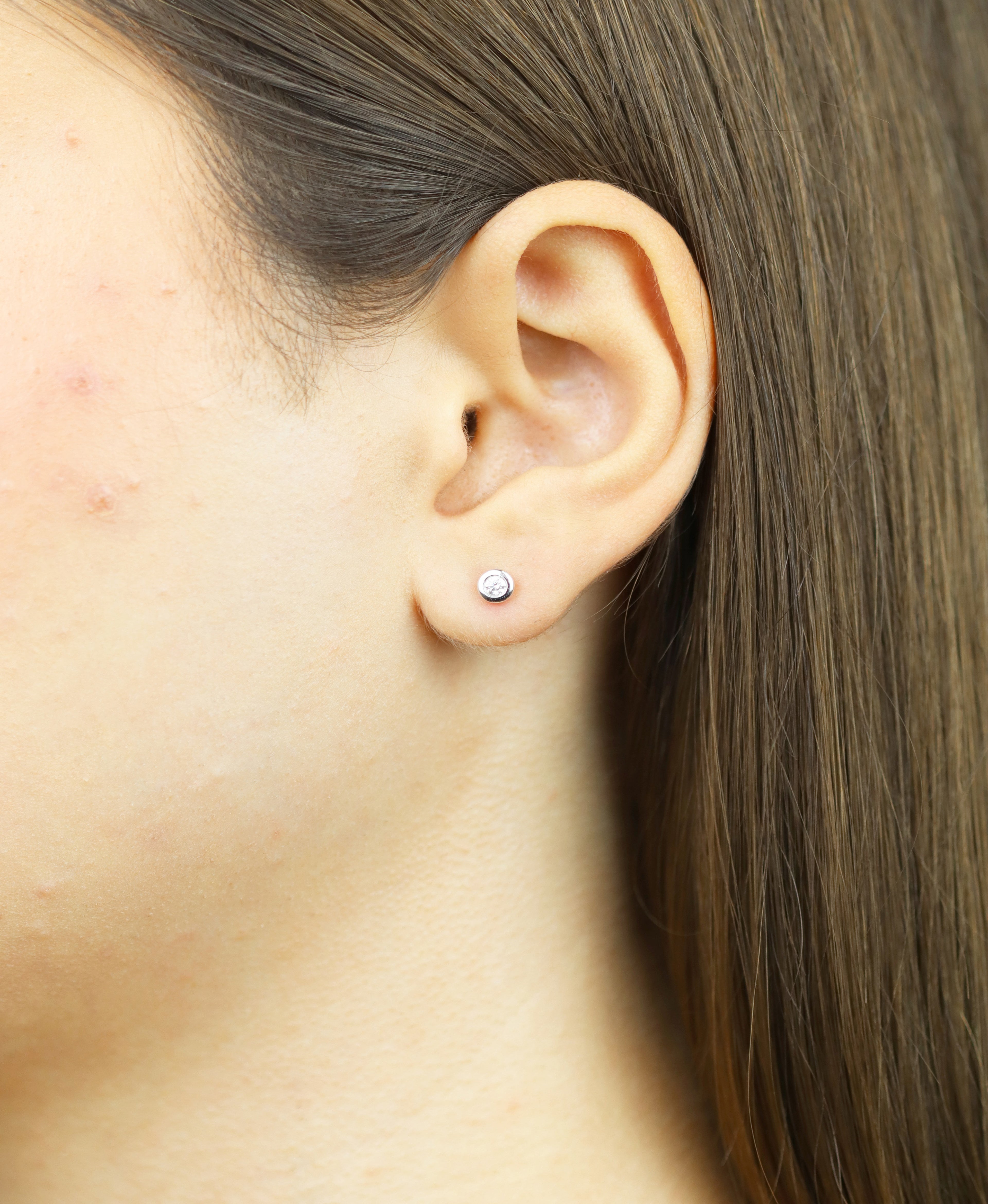 Ohrringe aus 585 Weißgold mit 0.10 Karat Diamant