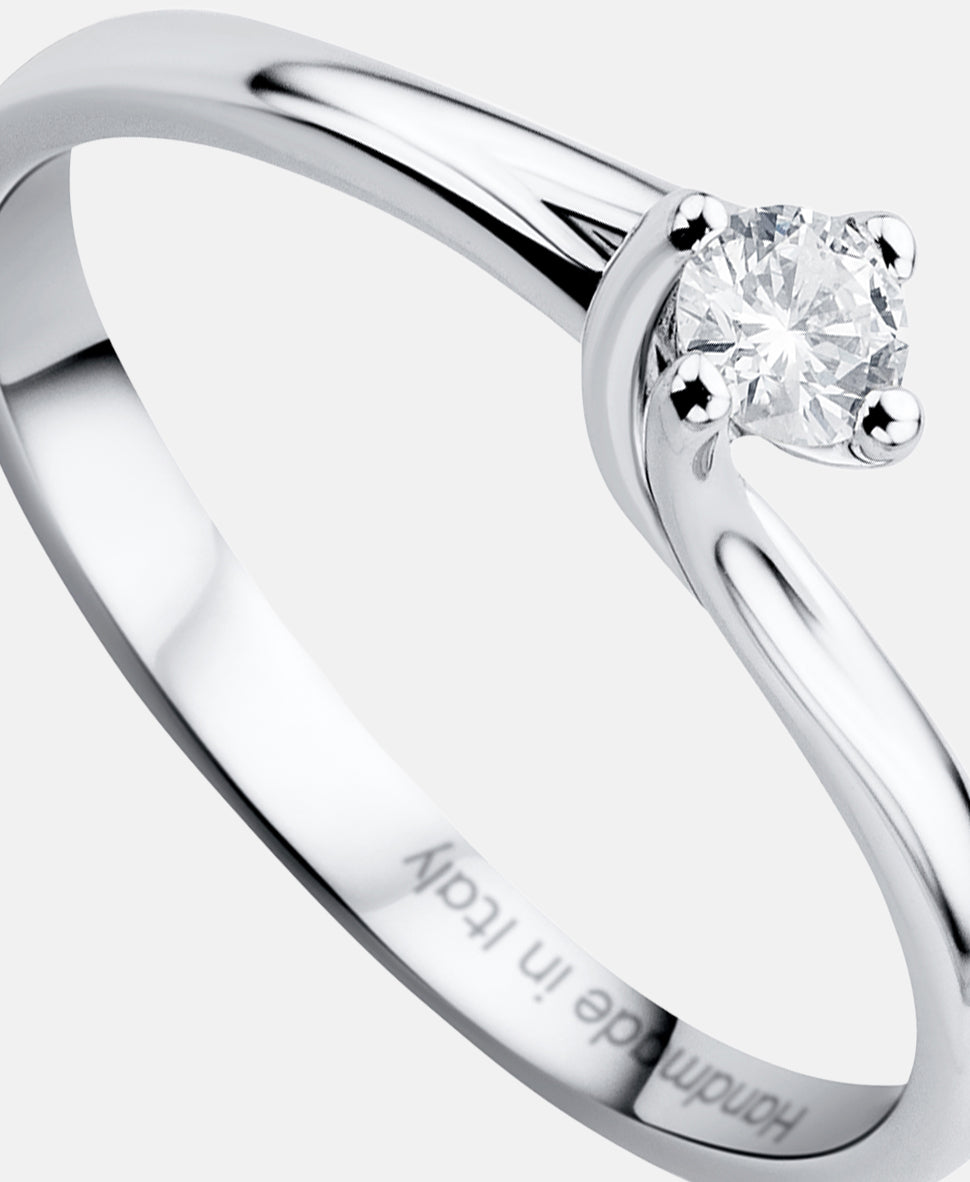 Ring aus 750 Weißgold mit 0.12 Karat Diamant