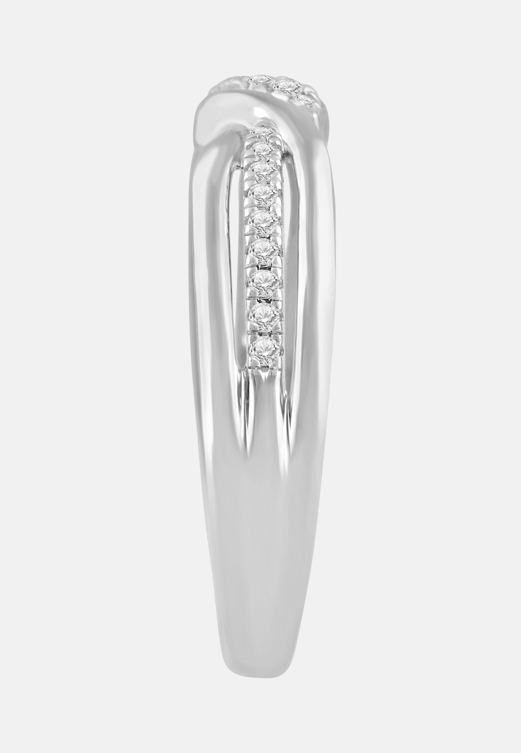Ring aus 375 Weißgold mit Diamant