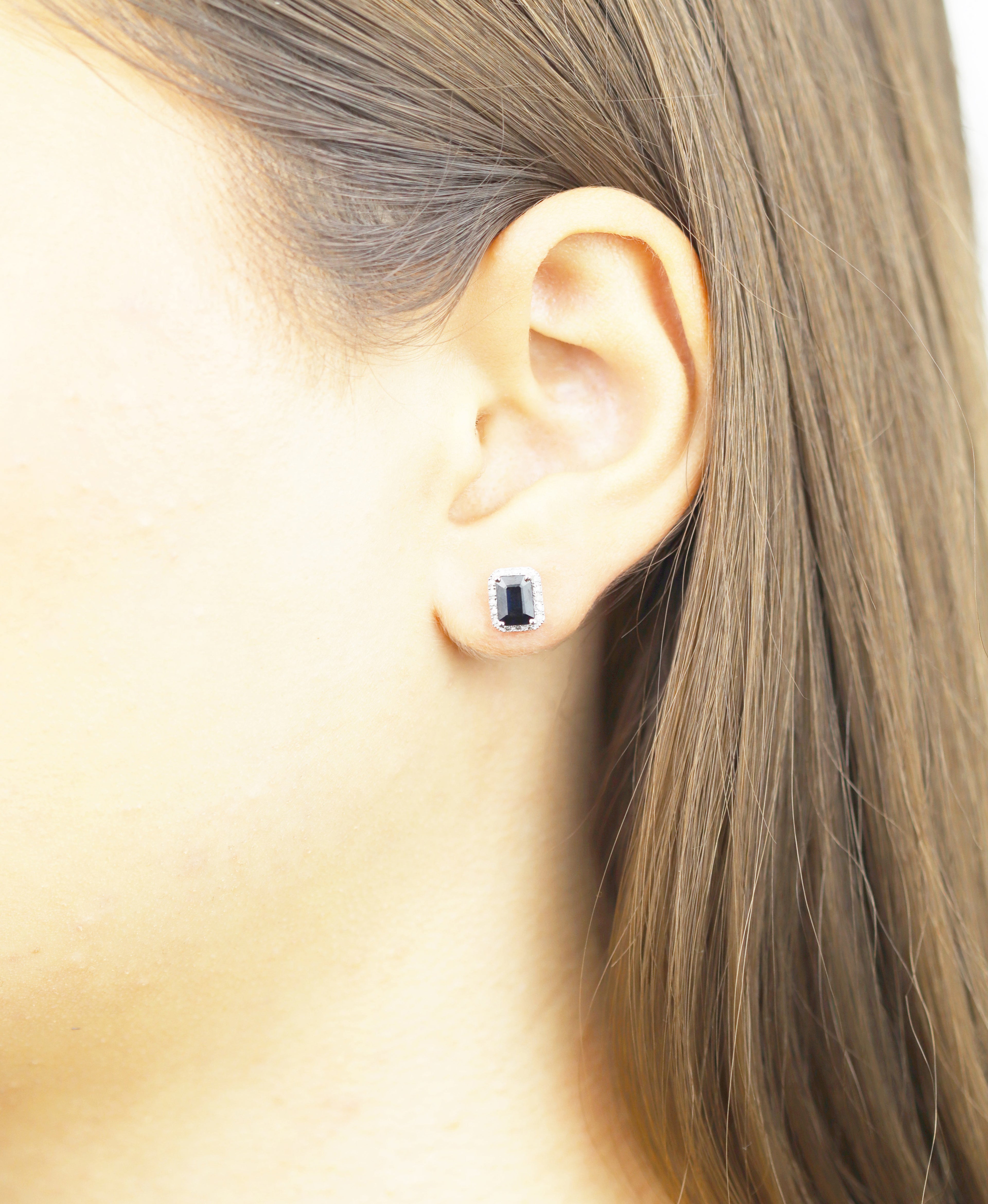 Ohrstecker aus 750 Weißgold mit Diamant mit Saphir