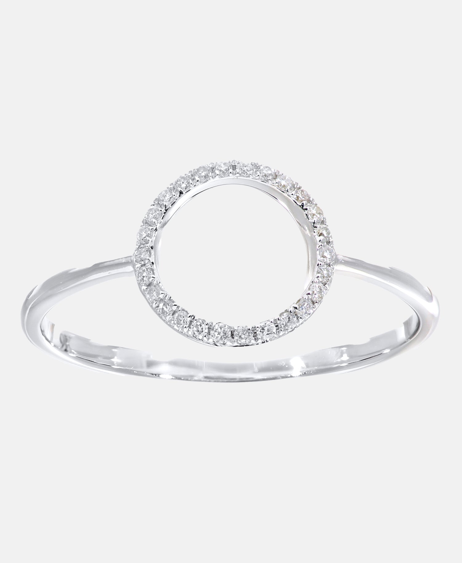 Ring aus 375 Weißgold mit Diamant