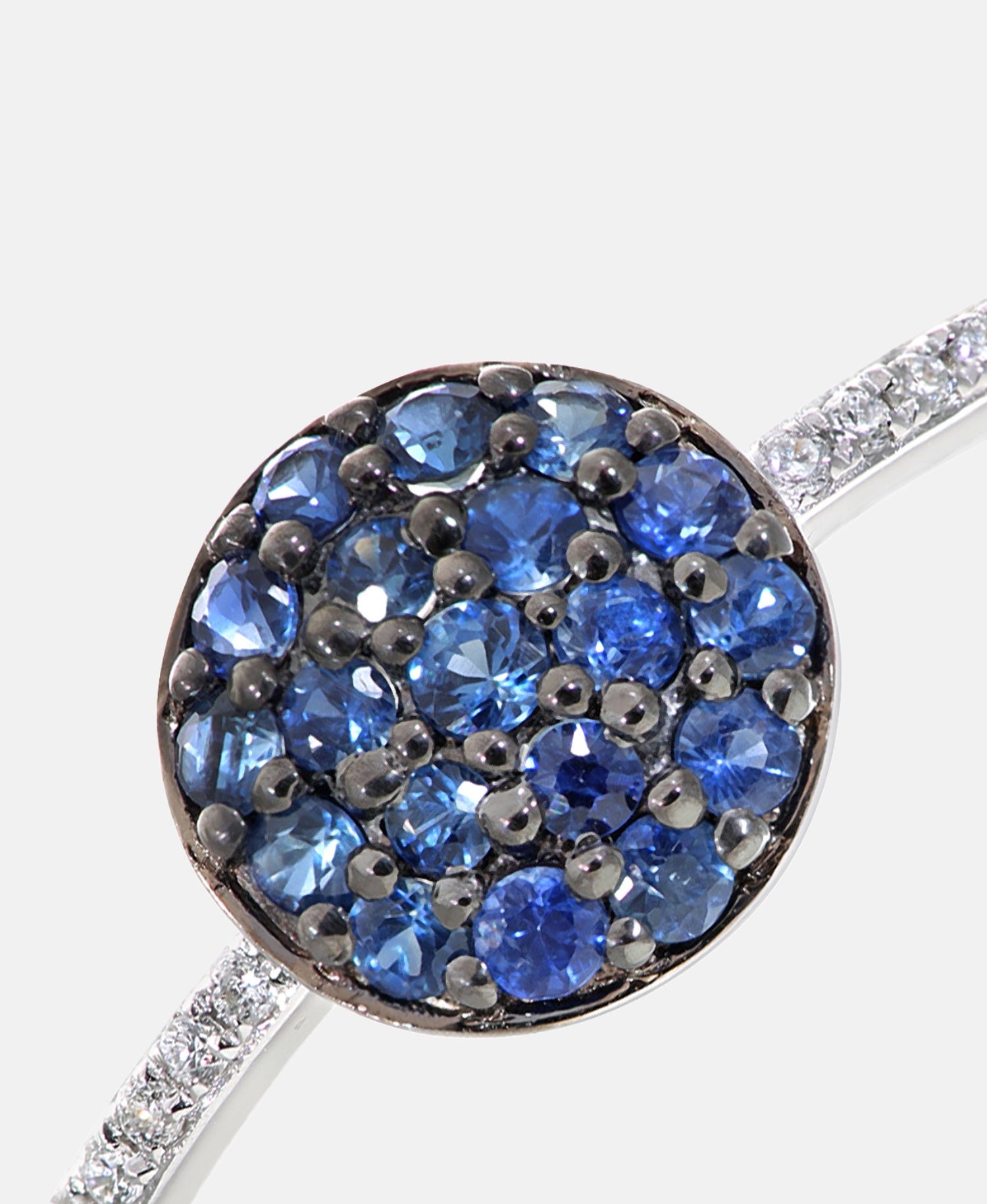 Ring aus 375 Weißgold mit 0.44 Karat Diamant mit Saphir