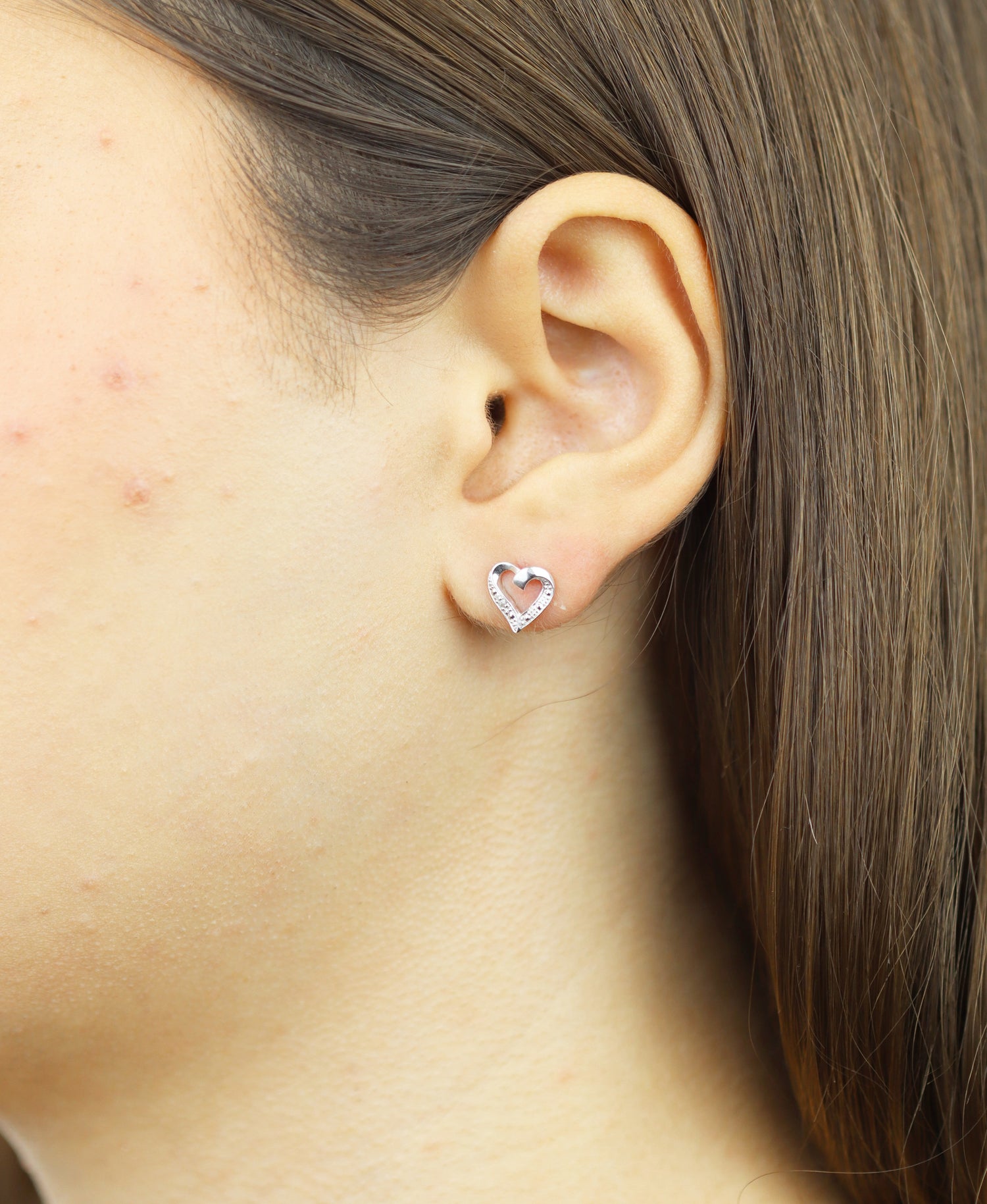 Ohrstecker aus 375 Weißgold mit Diamant Herz-Design