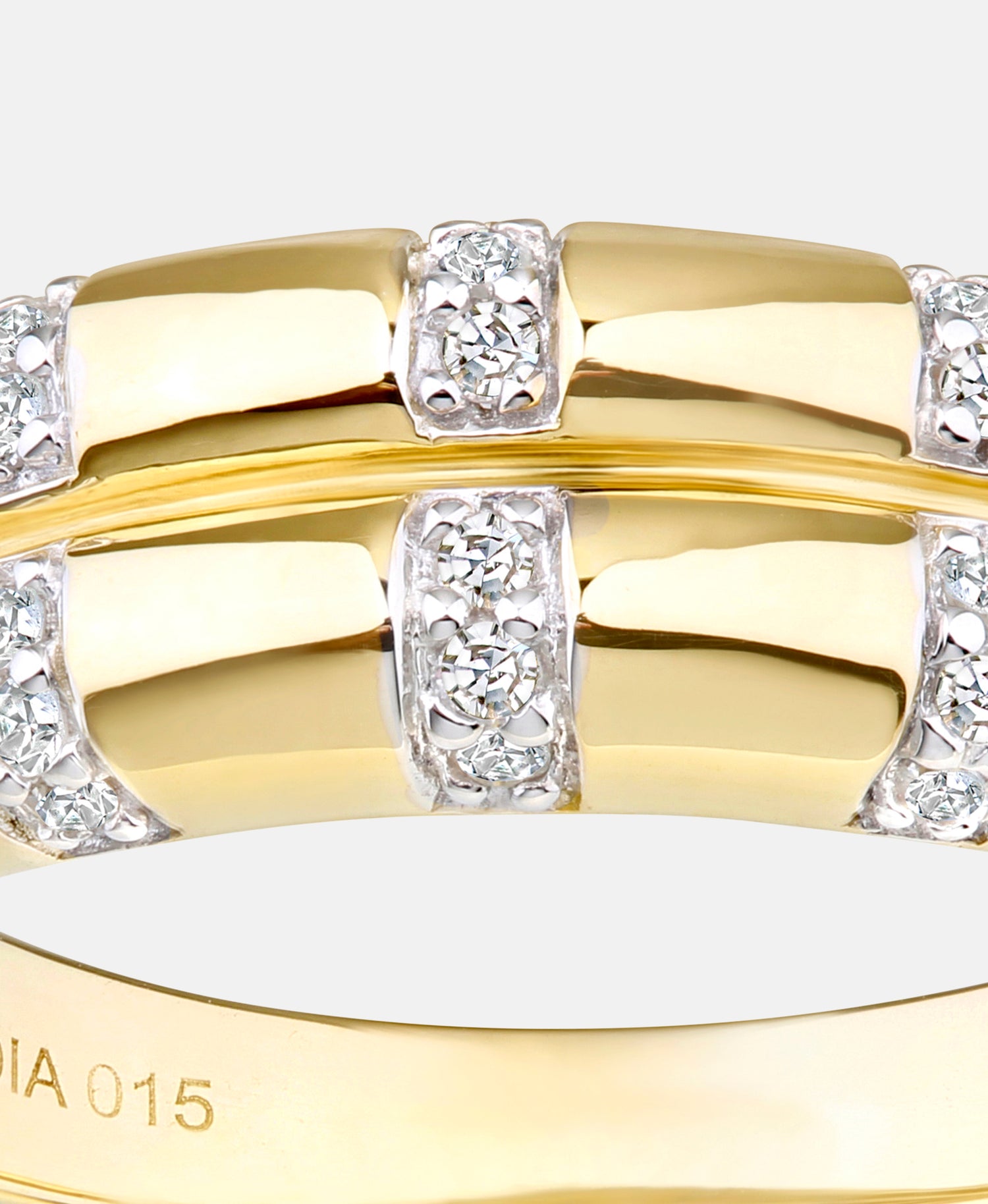 Ehering aus 375 Gelbgold mit Diamant