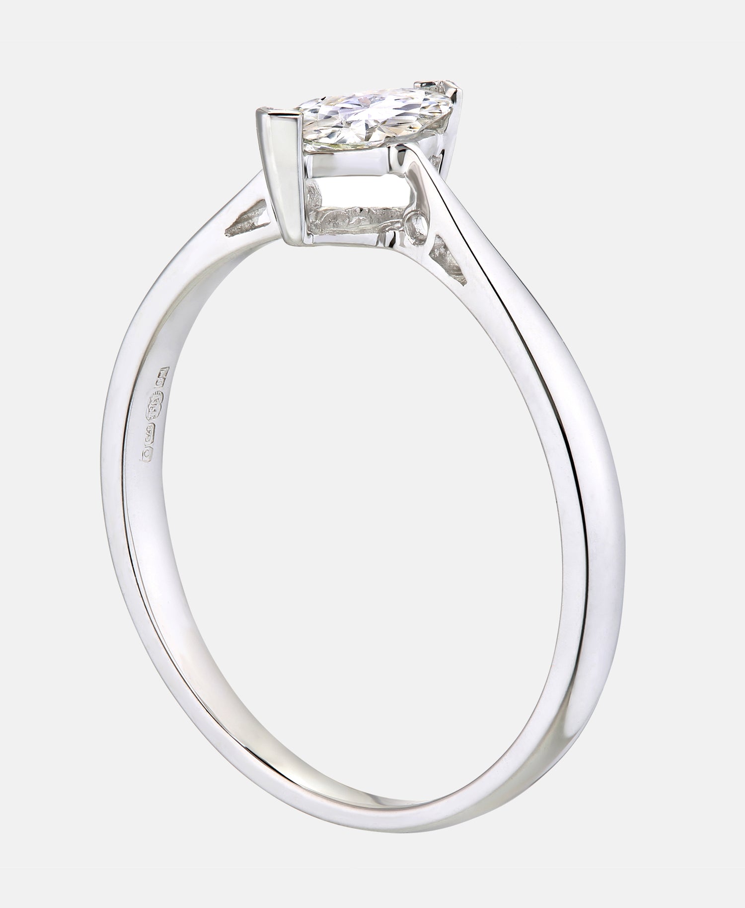 Ring aus 375 Weißgold mit Diamant