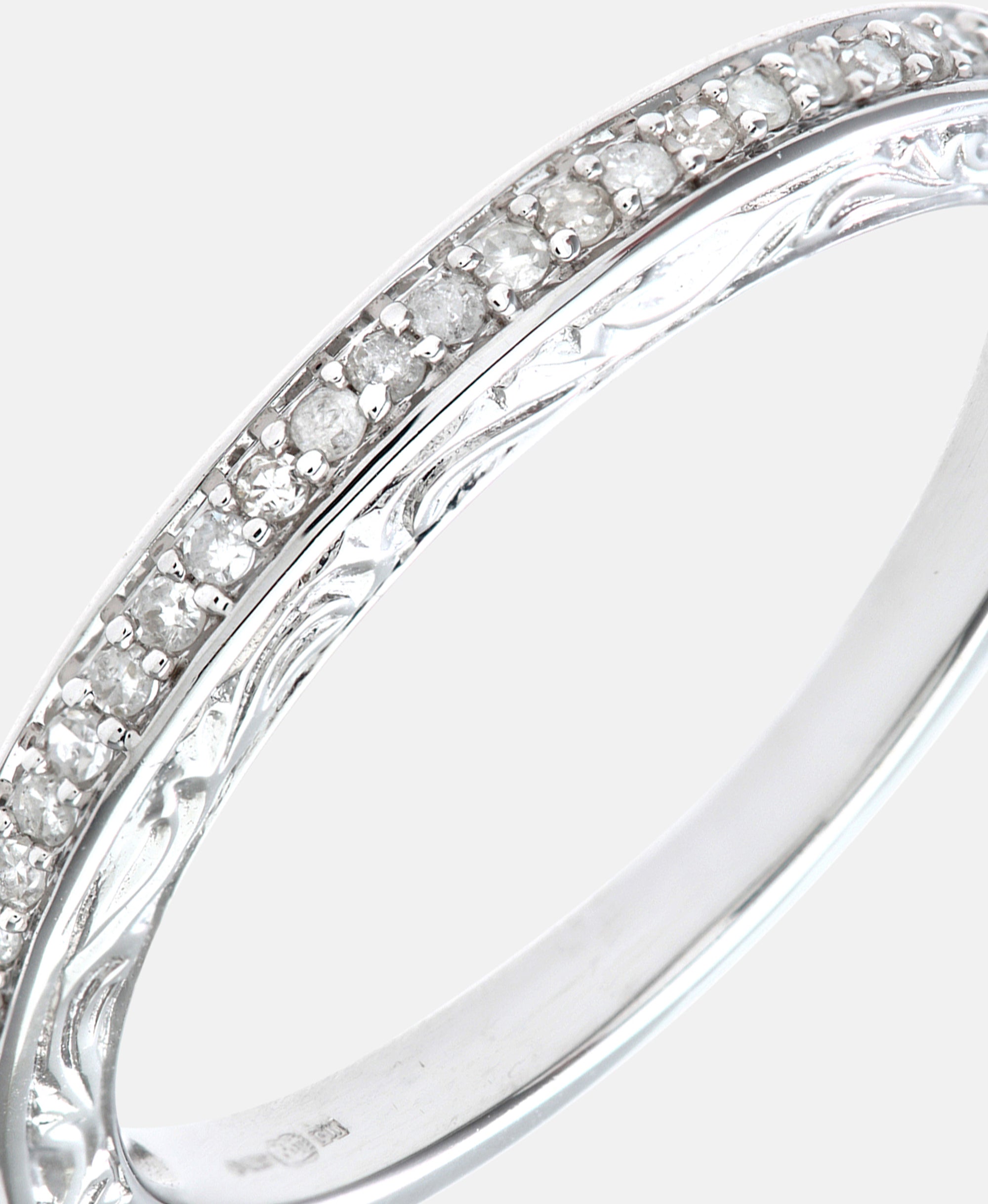 Eternity-Ring aus 375 Weißgold mit Diamant
