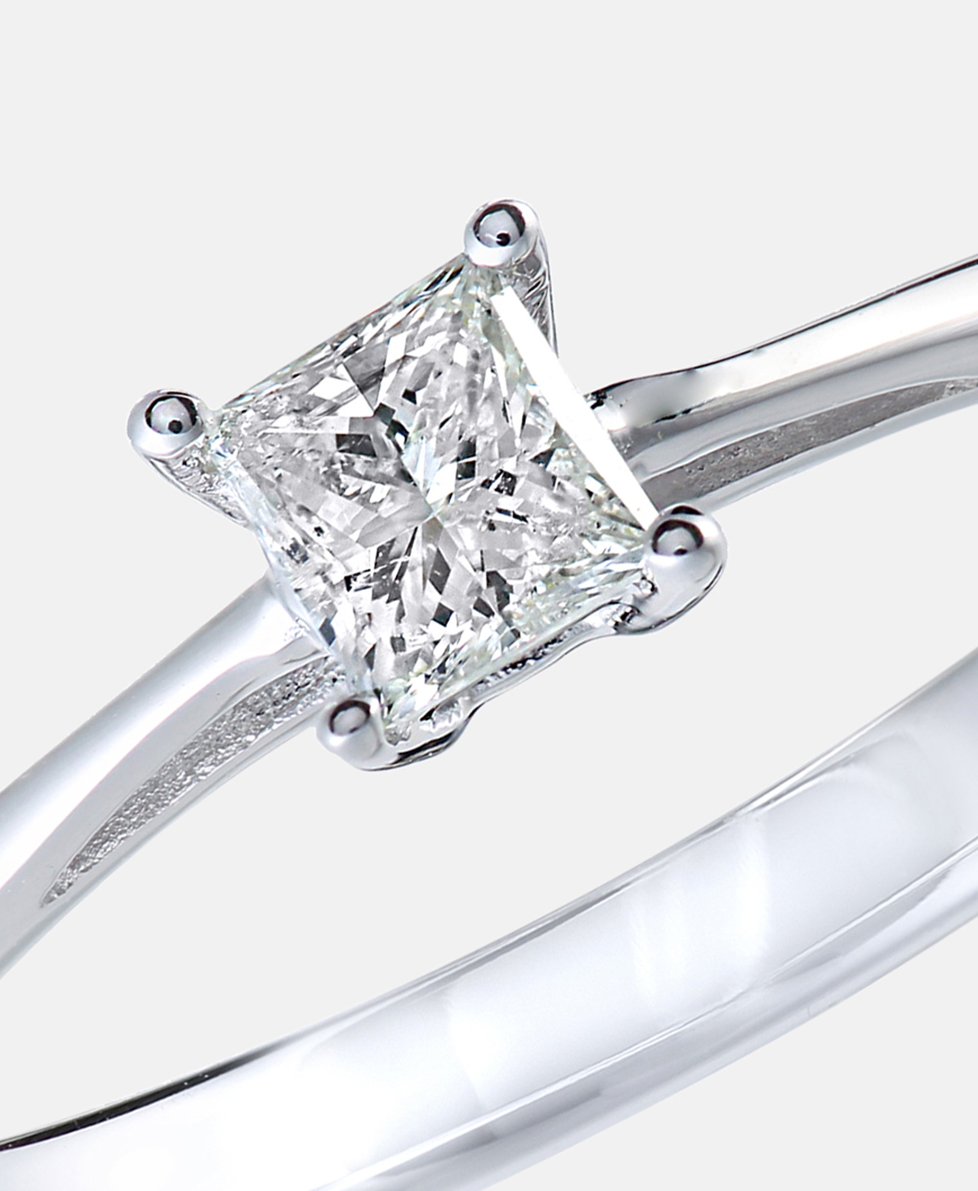Verlobungsring aus 750 Weißgold mit 0.25 Karat Diamant