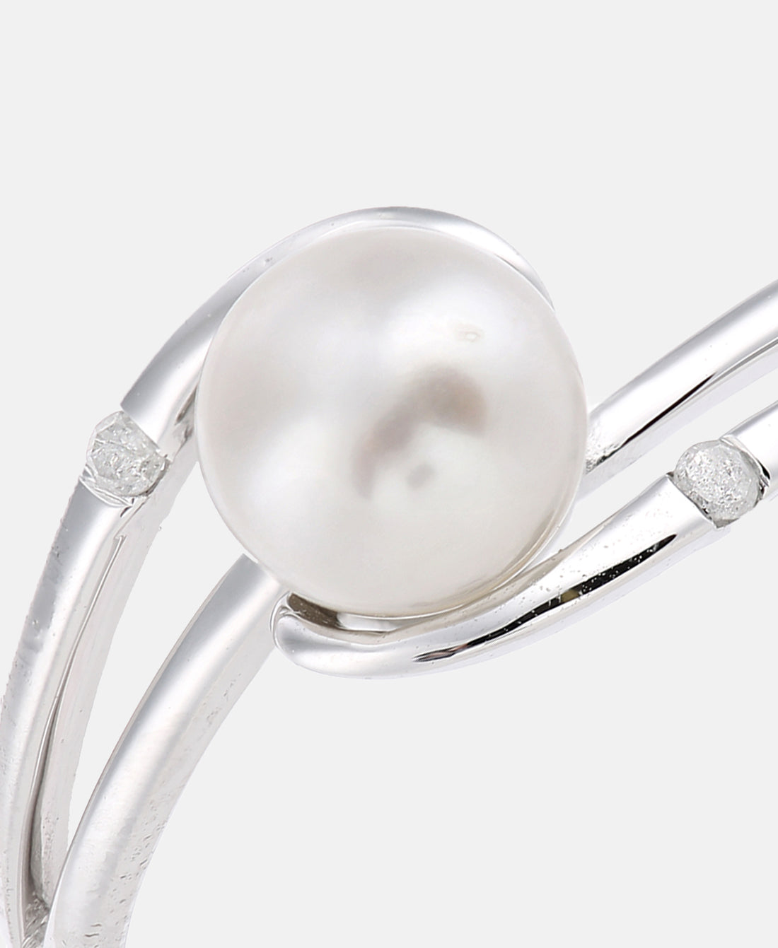 Ring aus 375 Weißgold mit 0.02 Karat Diamant mit Perle