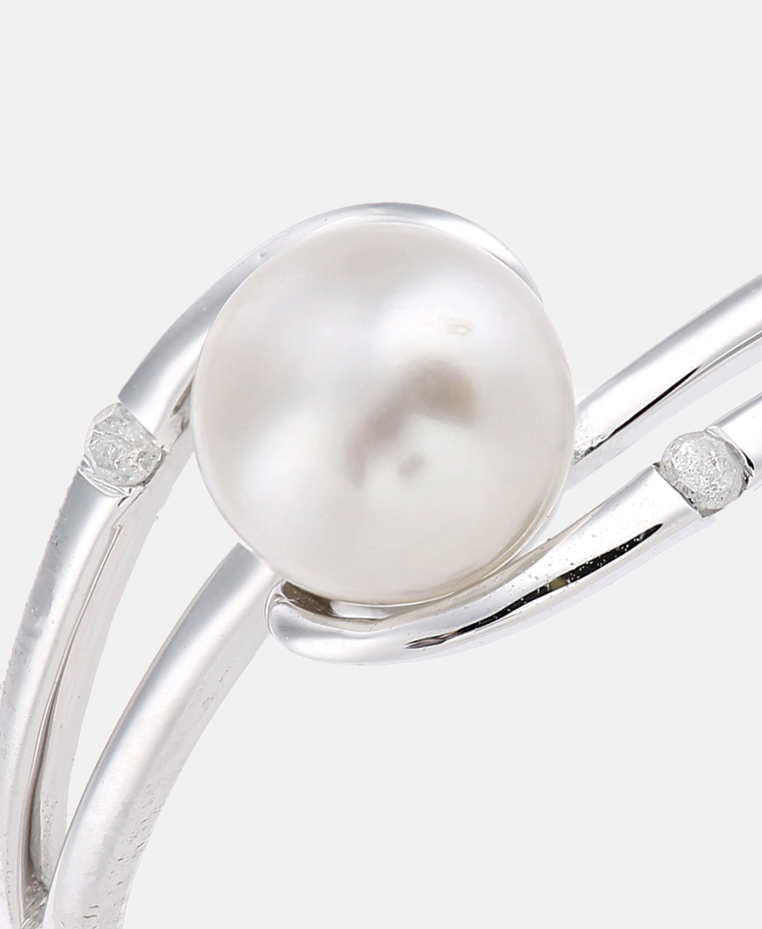Ring aus 375 Weißgold mit 0.02 Karat Diamant mit Perle