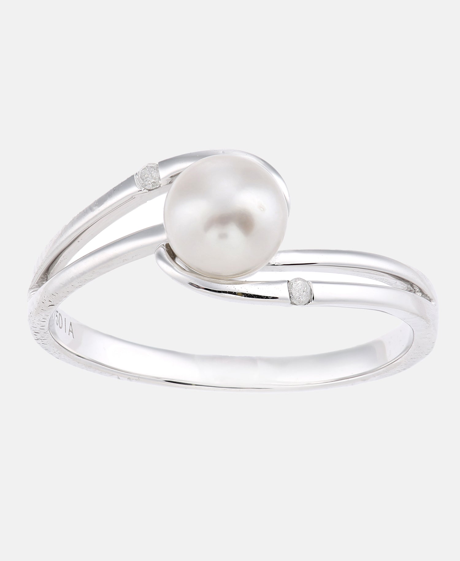 Ring aus 375 Weißgold mit 0.02 Karat Diamant mit Perle