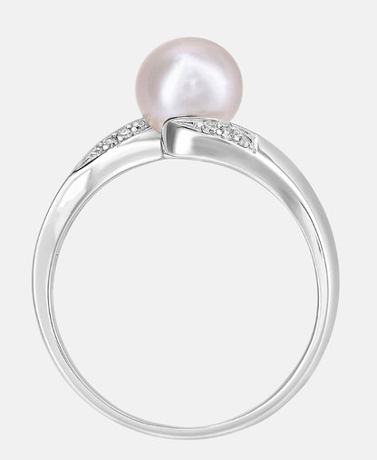 Ring aus 375 Weißgold mit 0.04 Karat Diamant mit Perle