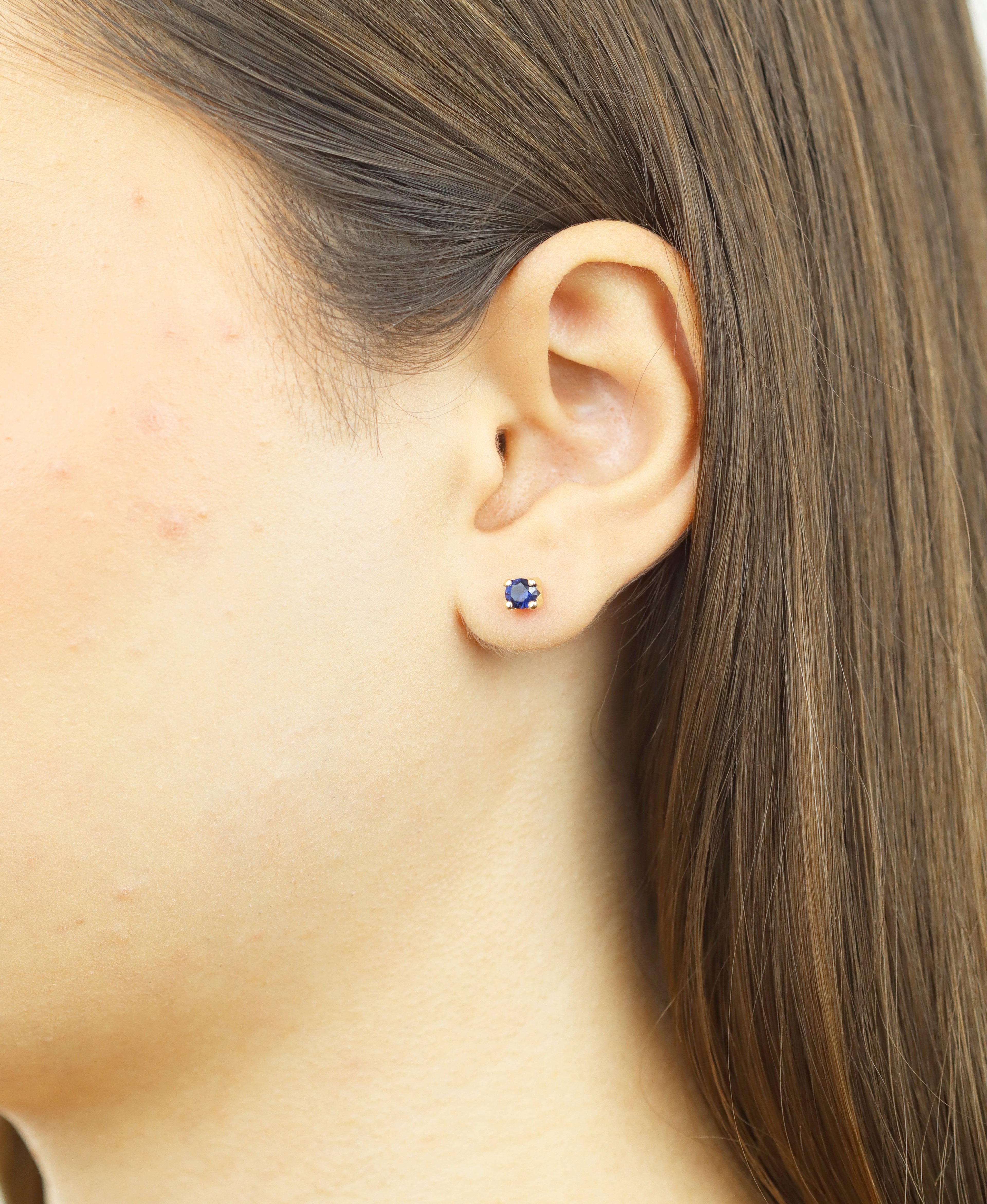 Ohrringe aus 375 Gelbgold mit Saphir